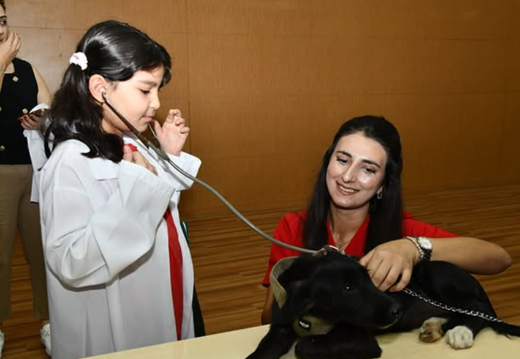 Osmaniye’de Öğrenciler Yavru Köpeklerin Kalp Atışını Dinledi